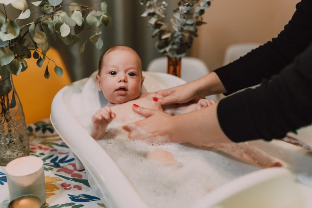¿Cuáles son los accesorios para el baño del bebé que no pueden faltar?